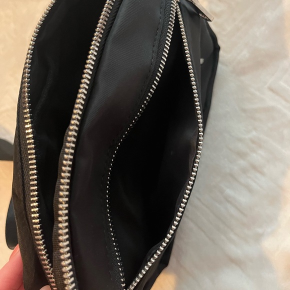 Everest Premium Waist Pack, belt bag, fanny bag. Black and silver - Picture 3 of 7